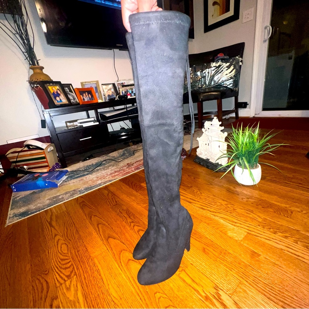 Steve Madden Over the Knee Faux Suede Boots - Sz 6 - Black - EUC